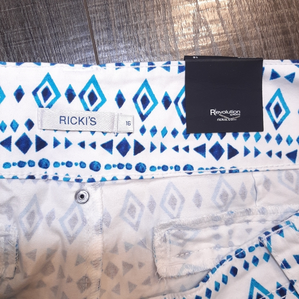 Revolution By Ricki's Brooke Shorts Diamond Print Mid Rise Stretchy White Blue - Picture 8 of 10